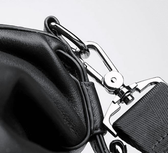 accessoire de voyage en cuir noir