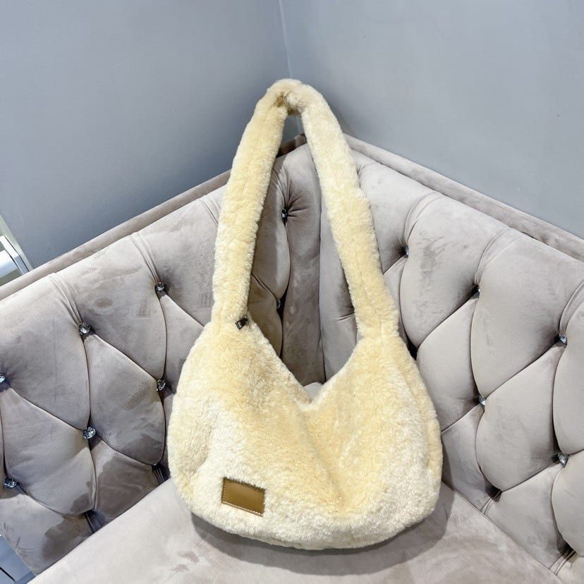 accessoire mode femme sac à main en fausse fourrure