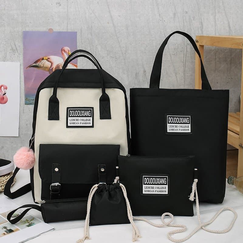 ensemble de sacs et pochettes
