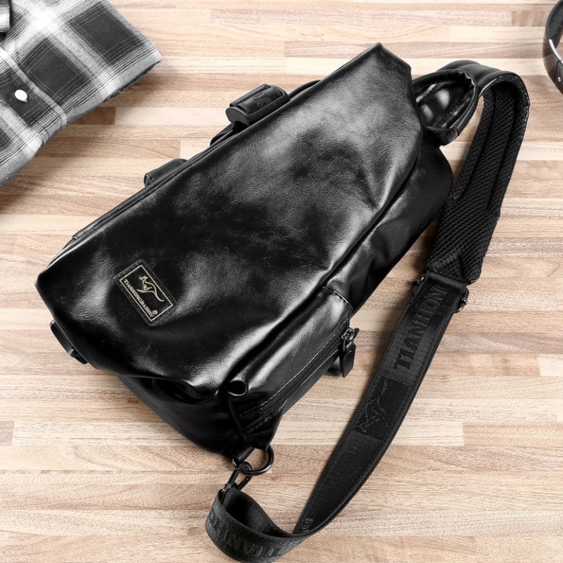 sac à dos en bandoulière homme pratique et élégant