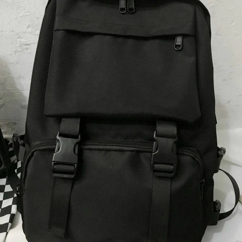 sac à dos noir idéal pour les voyages