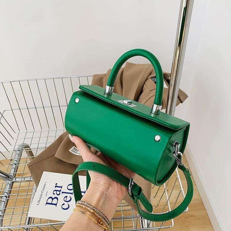 sac à main en cuir avec bandoulière pour un look contemporain