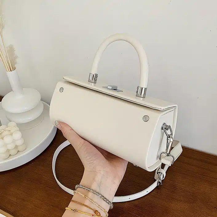 sac bandoulière en cuir pour femmes au design moderne