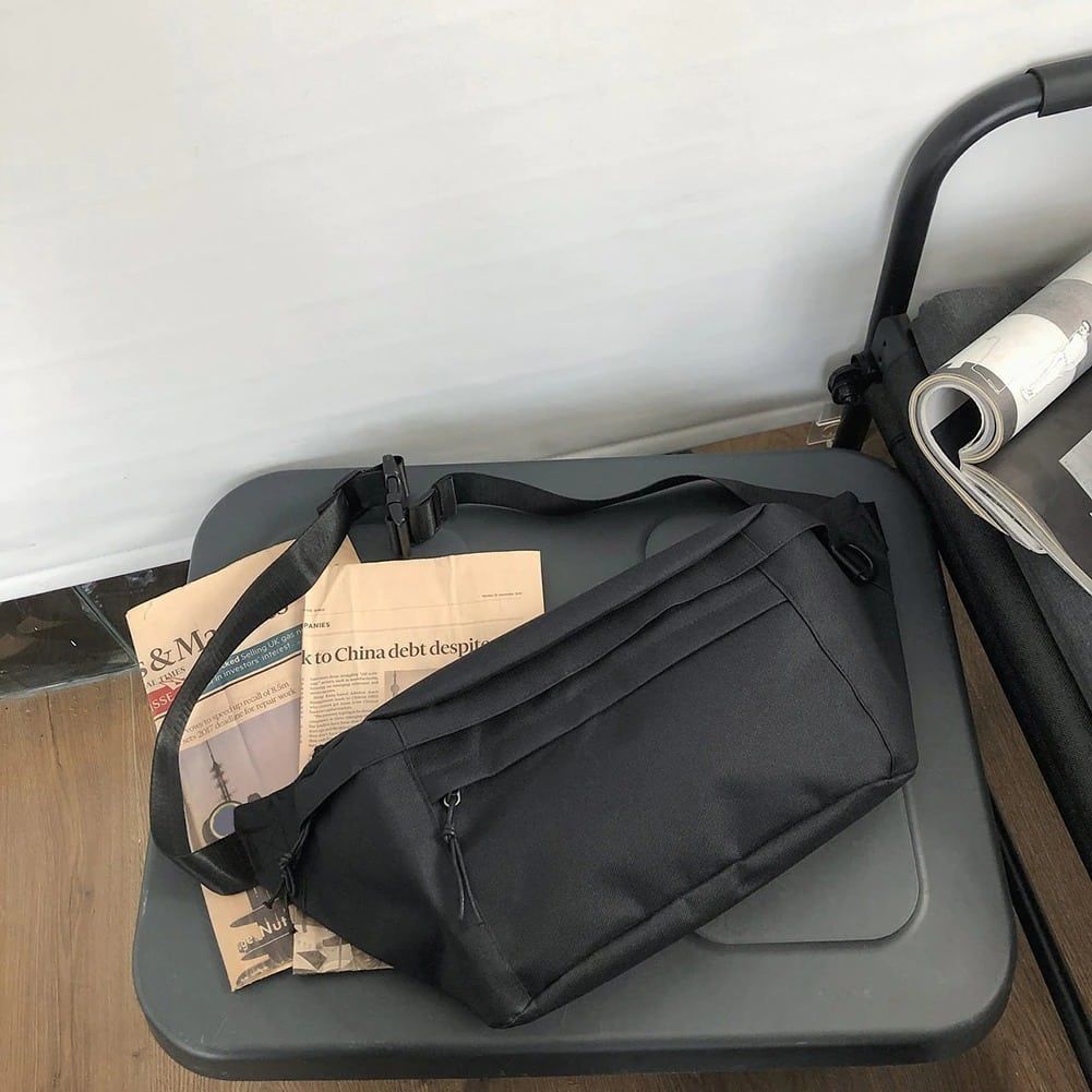 sac de voyage déperlant en forme de banane