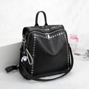 sac de voyage pour femme en cuir type sac à dos clouté